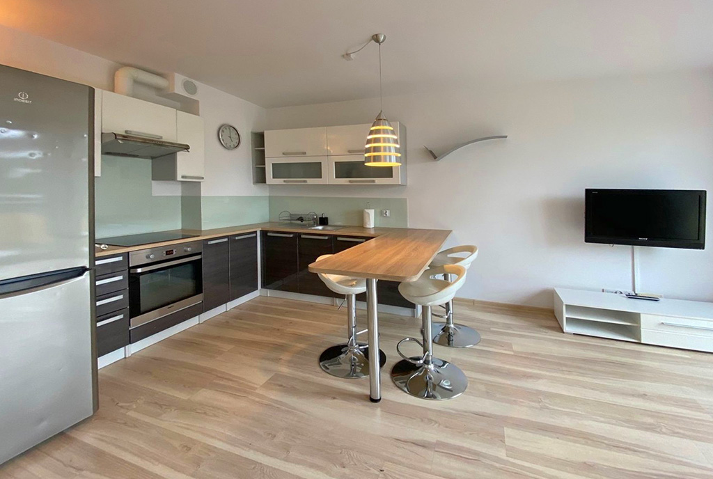 na zdjęciu aneks kuchenny i jadalnia w ekskluzywnym apartamencie na wynajem Szczecin