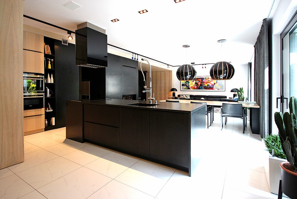 zabudowana kuchnia w ekskluzywnej willi do sprzedaży Szczecin (okolice)