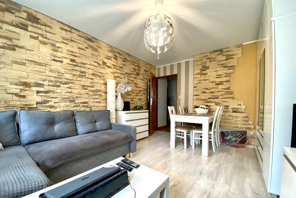 widok z drugiej strony na pokój dzienny w luksusowym apartamencie na sprzedaż Inowrocław