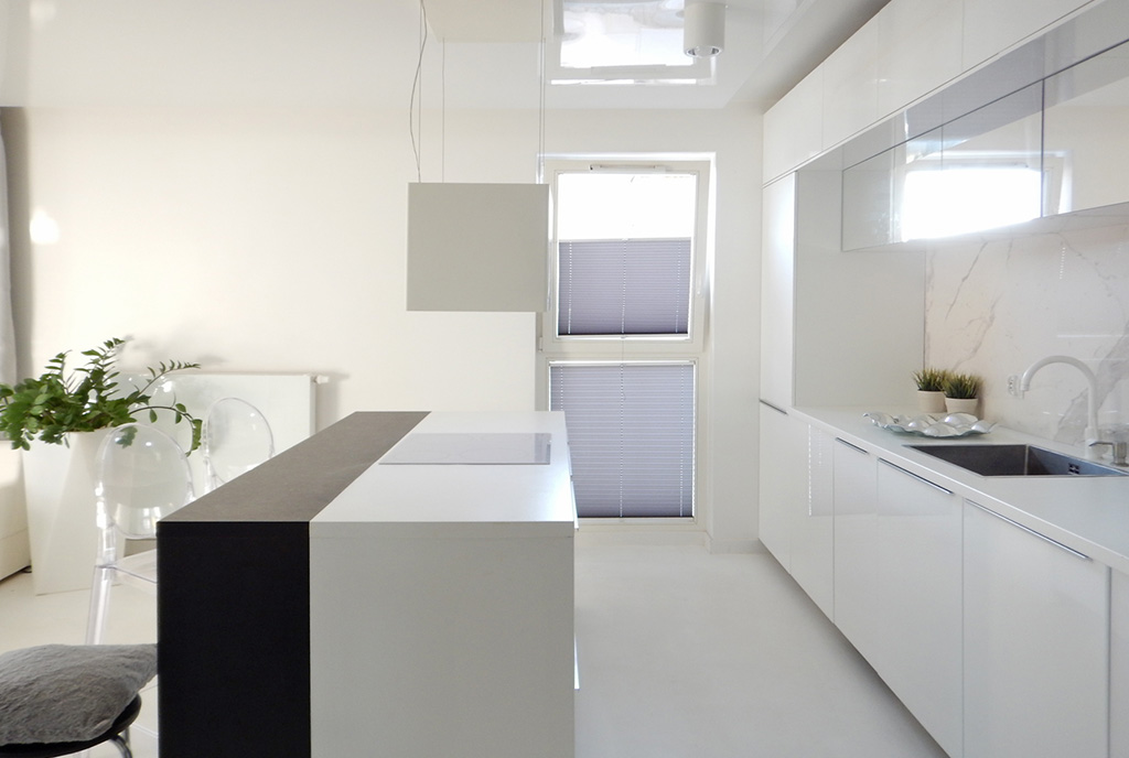 rzut z innej perspektywy na komfortowe wnętrze luksusowego apartamentu na sprzedaż Szczecin
