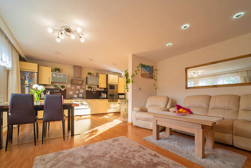 prestiżowy pokój dzienny w ekskluzywnym apartamencie do sprzedaży Bolesławiec