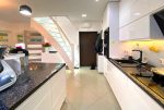 praktycznie zaaranżowana kuchnia w ekskluzywnym apartamencie na sprzedaż Szczecin (okolice)