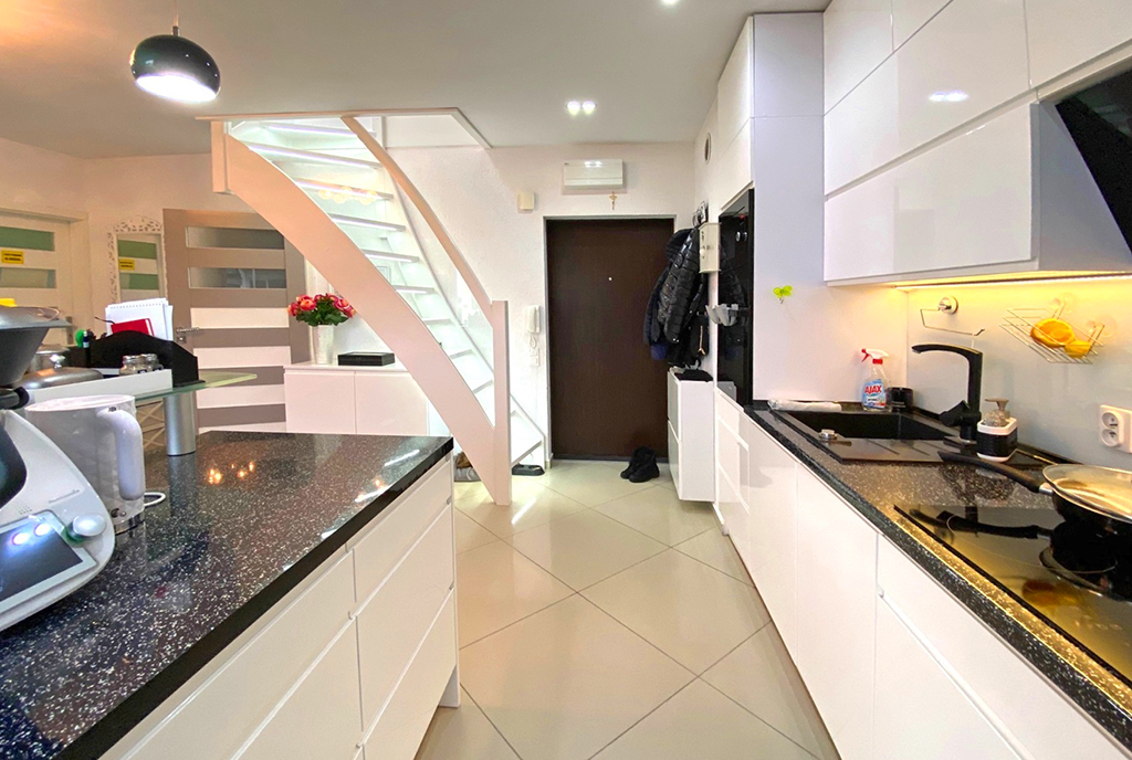 praktycznie zaaranżowana kuchnia w ekskluzywnym apartamencie na sprzedaż Szczecin (okolice)