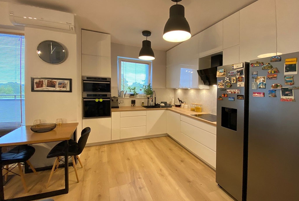 praktycznie zabudowana kuchnia w luksusowym apartamencie do wynajmu Szczecin