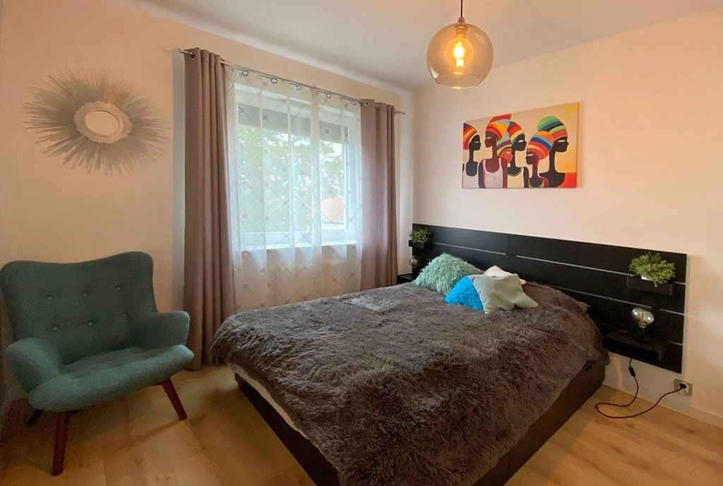 widok na elegancką sypialnię w ekskluzywnym apartamencie na wynajem Szczecin