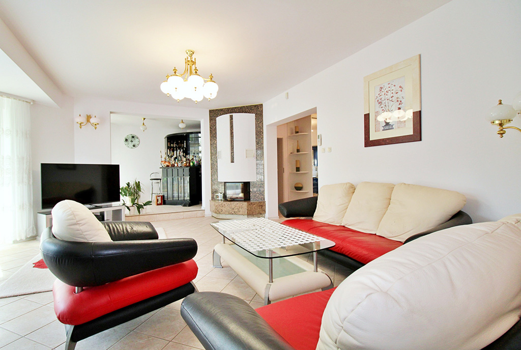 komfortowy pokój dzienny w luksusowej willi na sprzedaż Gorzów Wielkopolski