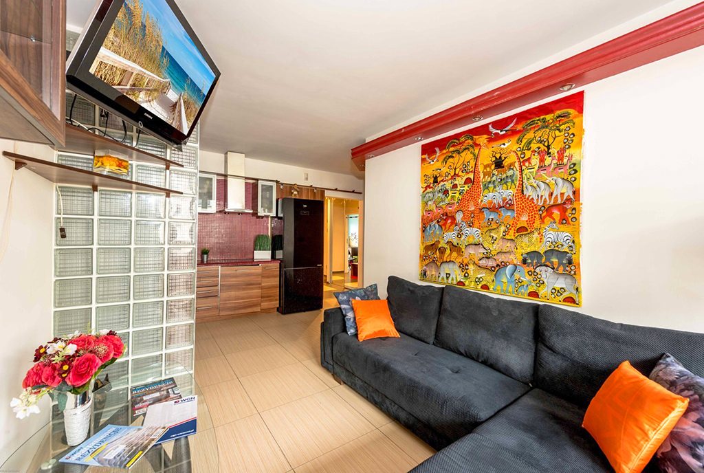 widok na salon w ekskluzywnym apartamencie do sprzedaży Warszawa