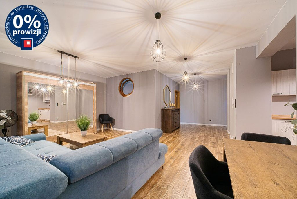 widok z innej strony na salon w luksusowym apartamencie na sprzedaż Bolesławiec
