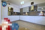 zaprojektowana w nowoczesnym stylu kuchnia w ekskluzywnym apartamencie na sprzedaży Gorzów Wielkopolski