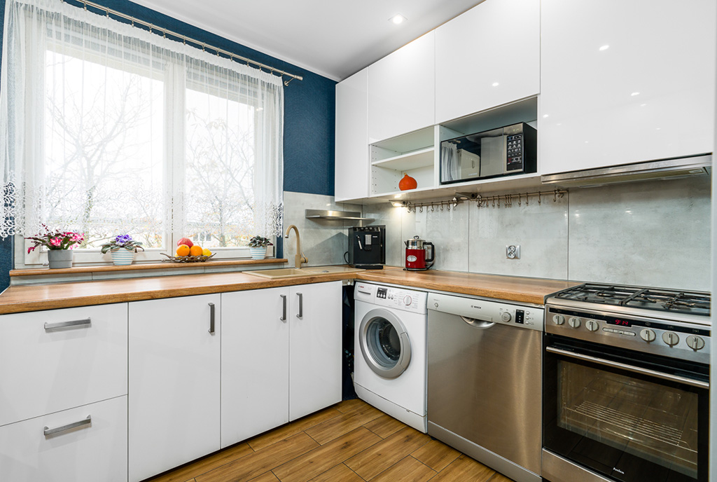 praktycznie zabudowana kuchnia w luksusowym apartamencie do sprzedaży Poznań