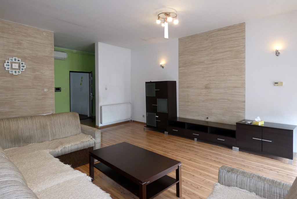 rzut z innej perspektywy na elitarny pokój dzienny w luksusowym apartamencie do wynajęcia Ostrów Wielkopolski