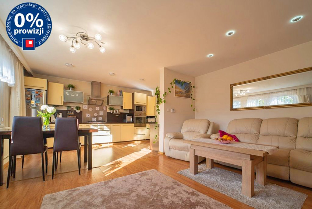 przestronne wnętrze salonu w ekskluzywnym apartamencie do sprzedaży Bolesławiec