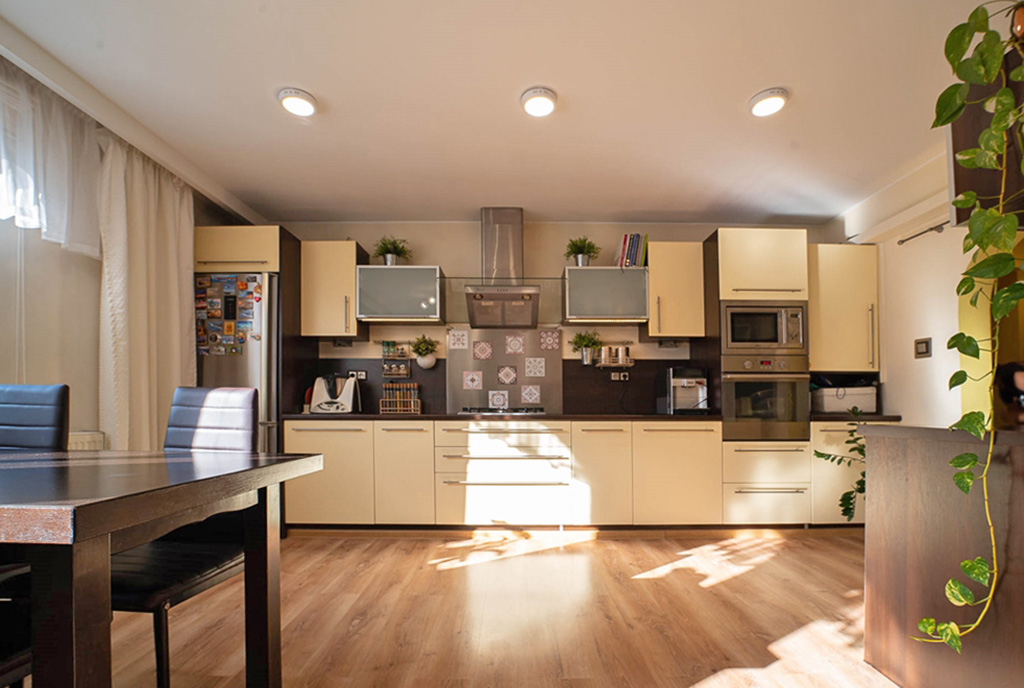 zabudowana nowocześnie kuchnia w ekskluzywnym apartamencie do sprzedaży Bolesławiec