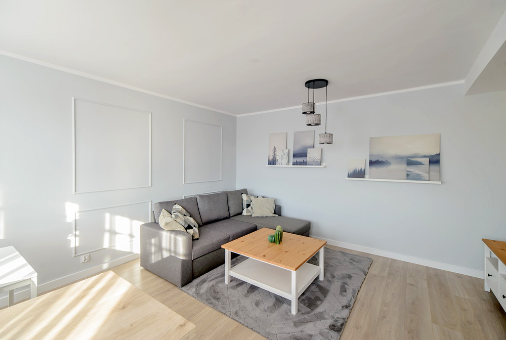 widok na drugą stronę salonu w luksusowym apartamencie do sprzedaży Szczecin