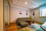wycinek pokoju dziennego w luksusowym apartamencie do wynajęcia Bolesławiec