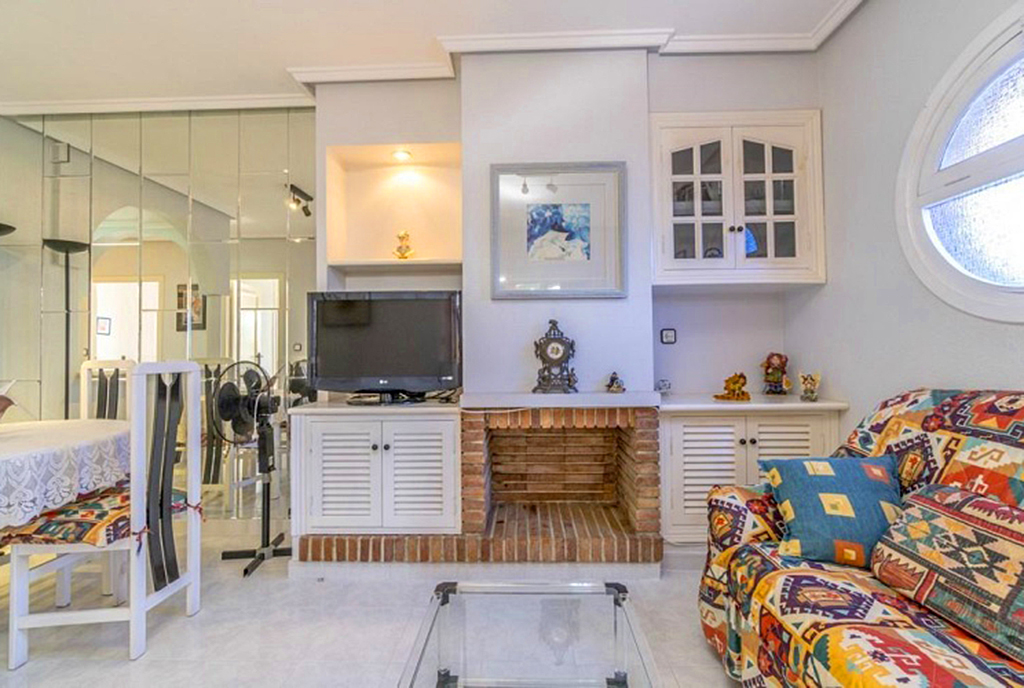 fragment komfortowego wnętrza ekskluzywnej willi na sprzedaż Hiszpania (Costa Blanca, Orihuela Costa)