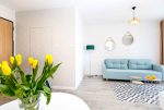 po prawej przedpokój po lewej – jadalnia w luksusowym apartamencie do sprzedaży Gdańsk