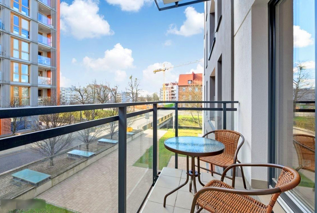 widokowy balkon przy ekskluzywnym apartamencie na sprzedaż