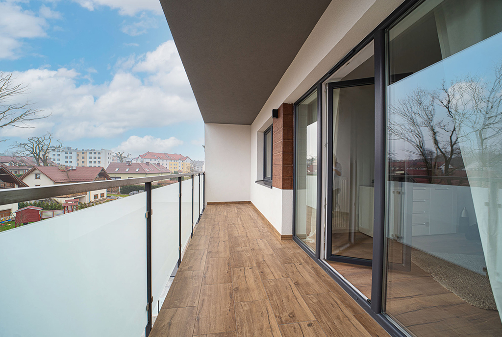 widokowy balkon przy ekskluzywnym apartamencie na wynajem Bolesławiec