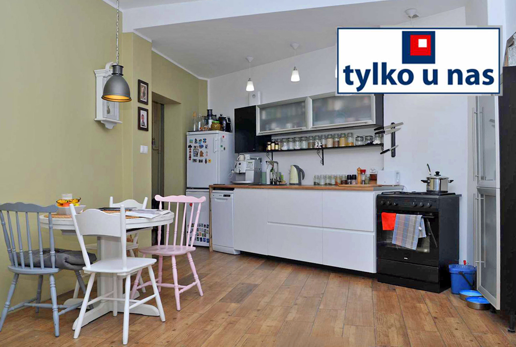 widok z salonu na kuchnię w luksusowym apartamencie na sprzedaż Szczecin
