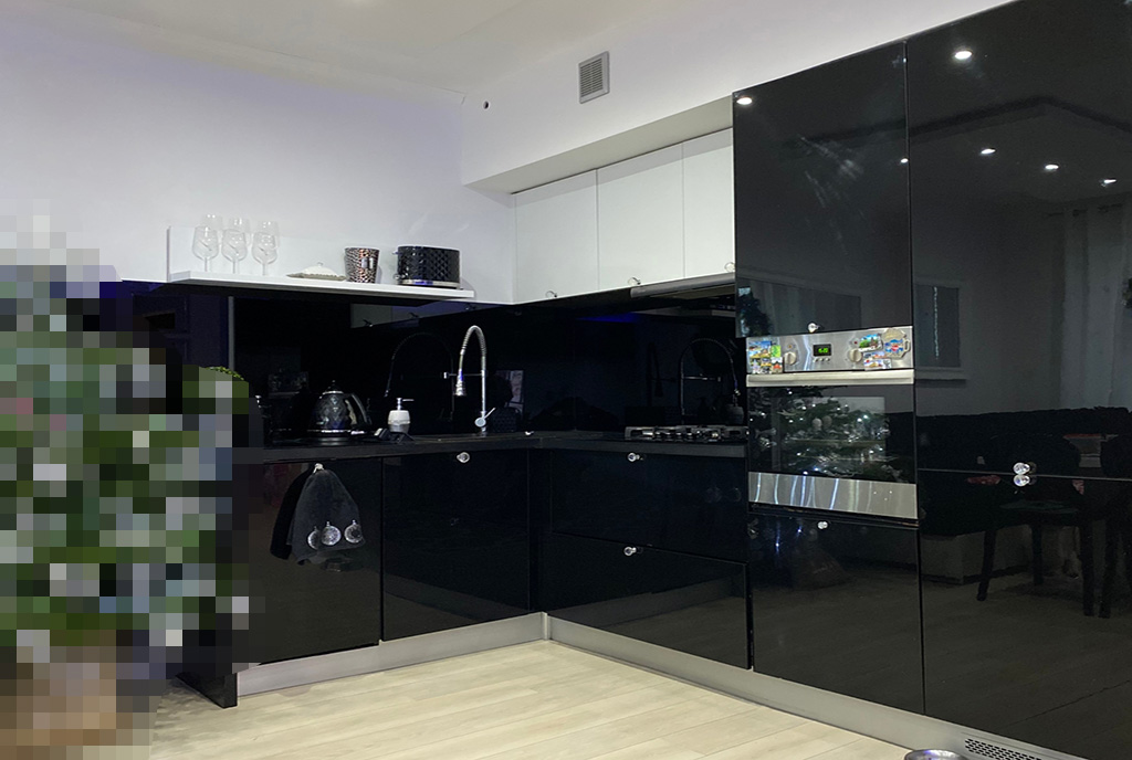 widok na kuchnię w ekskluzywnym apartamencie do sprzedazy Szczecin