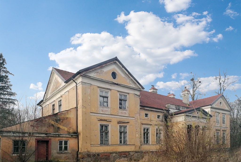 reprezentacyjne wejście z kolumnami do luksusowego dworu na sprzedaż warmińsko-mazurskie