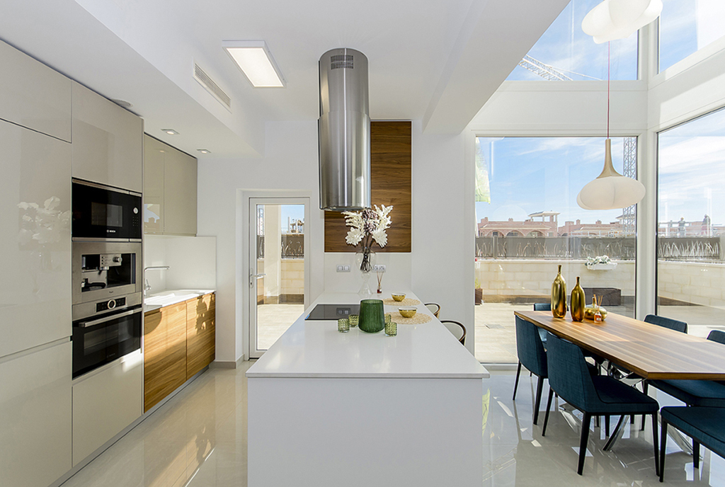 zaprojektowany w nowoczesnym stylu aneks kuchenny w luksusowej willi do sprzedaży Hiszpania (Quesada)