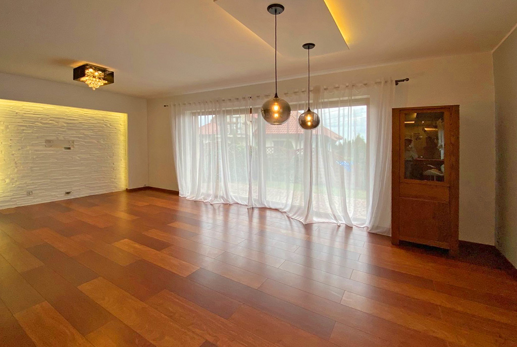 zapierający dech w piersiach salon w ekskluzywnej willi do wynajęcia Szczecin (okolice)