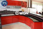 kuchnia o przemyślanym układzie w ekskluzywnej willi do sprzedaży Bolesławiec