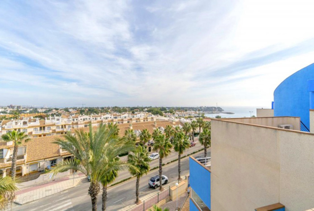 imponujący taras przy luksusowym apartamencie na sprzedaż Hiszpania (Costa Blanca, Cabo Roig)