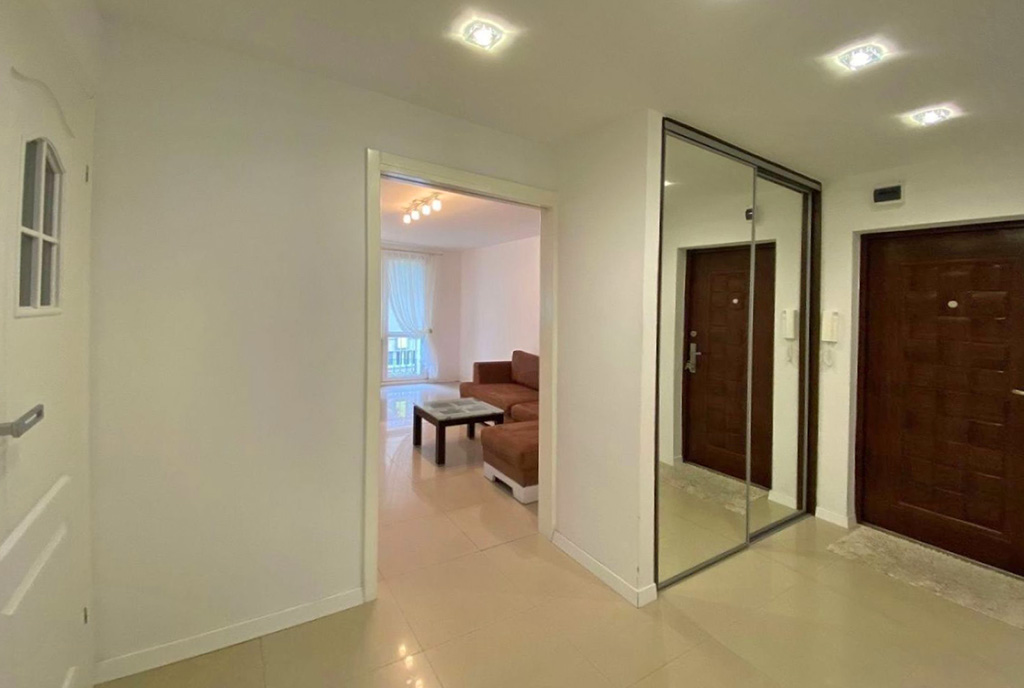 komfortowy hol w luksusowym apartamencie na sprzedaż Szczecin