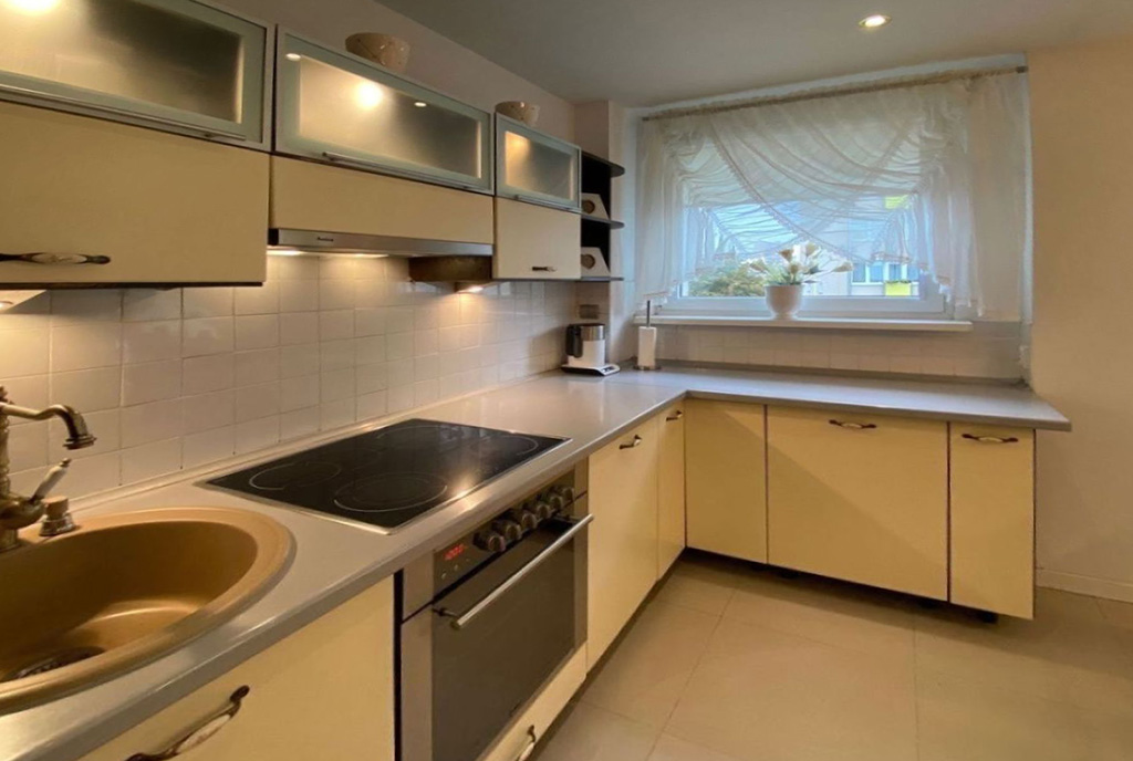 zabudowana nowocześnie kuchnia w ekskluzywnym apartamencie na sprzedaż Szczecin