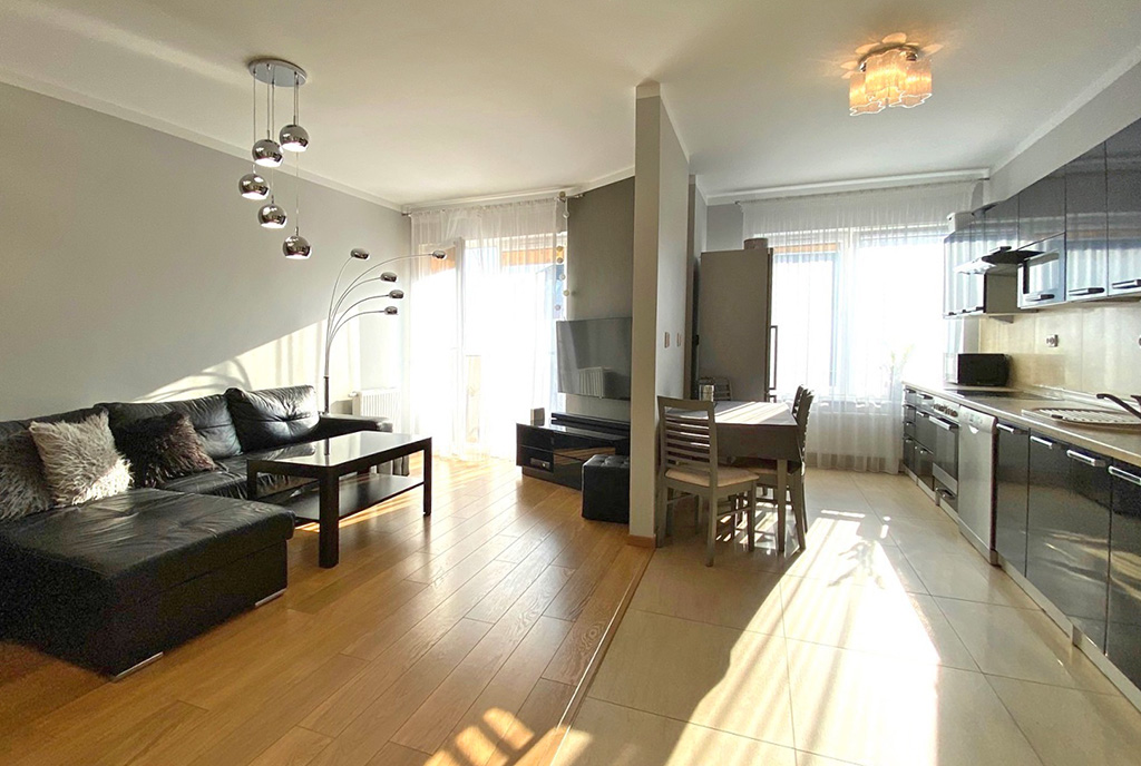 na zdjęciu luksusowy pokój dzienny w ekskluzywnym apartamencie na sprzedaż Szczecin