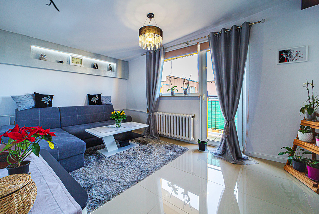 elegancko wykończony salon w ekskluzywnym apartamencie do wynajęci Bolesławiec