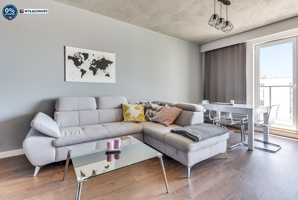 elegancki salon w luksusowym apartamencie na sprzedaż Legnica