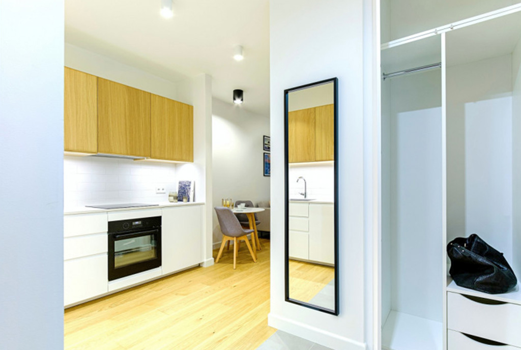 funkcjonalny hol w luksusowym apartamencie do sprzedaży Gdańsk