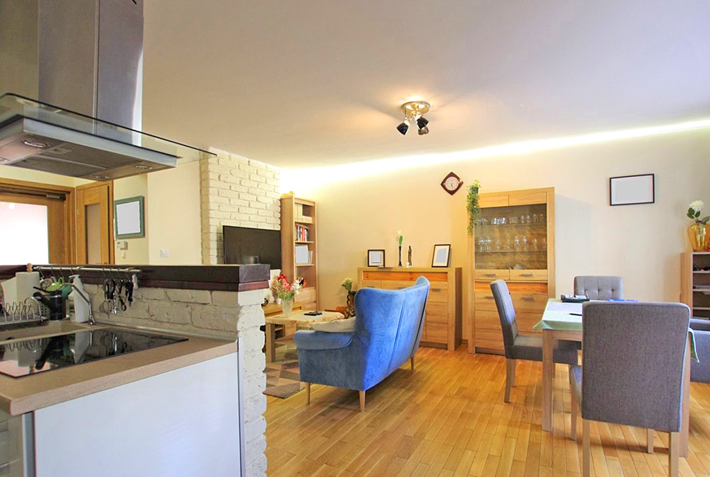 elegancki pokój gościnny w luksusowym apartamencie na sprzedaż Legnica (okolice)