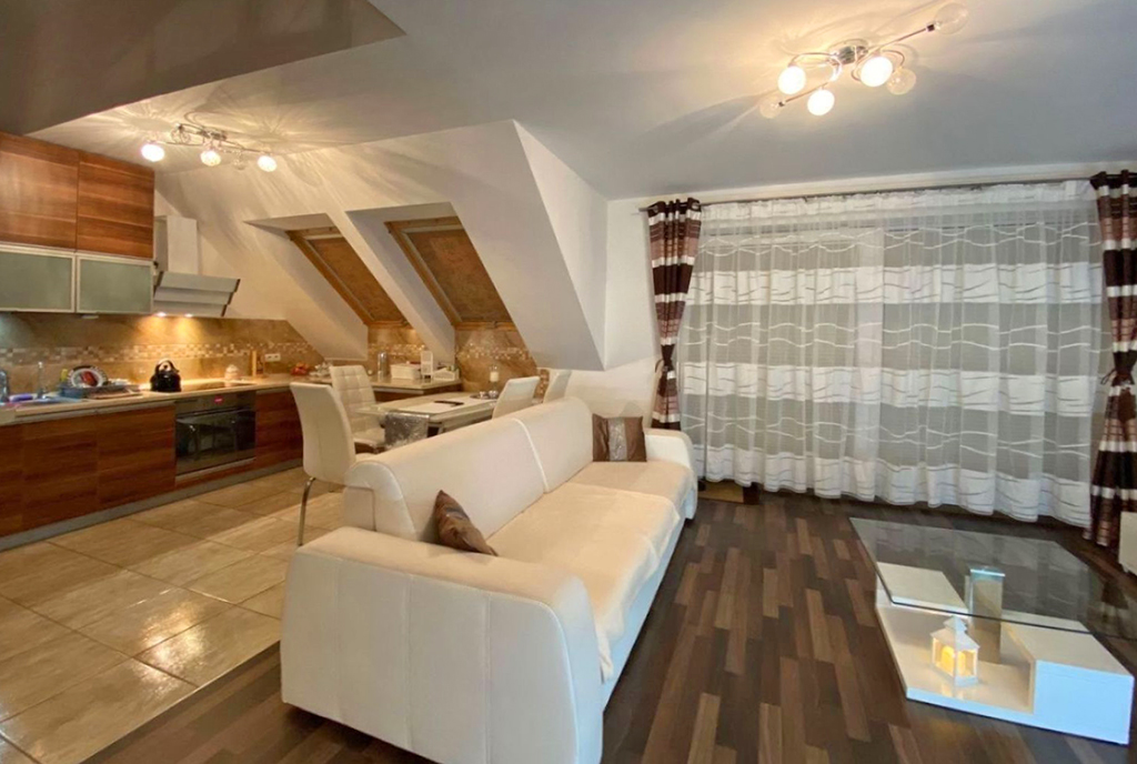 druga strona salonu w luksusowym apartamencie na sprzedaż Szczecin (okolice)