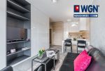 widok z salonu na aneks kuchenny w luksusowym apartamencie do wynajmu Gdańsk