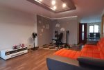 imponująco oświetlony salon w ekskluzywnym apartamencie do wynajmu Legnica (okolice)