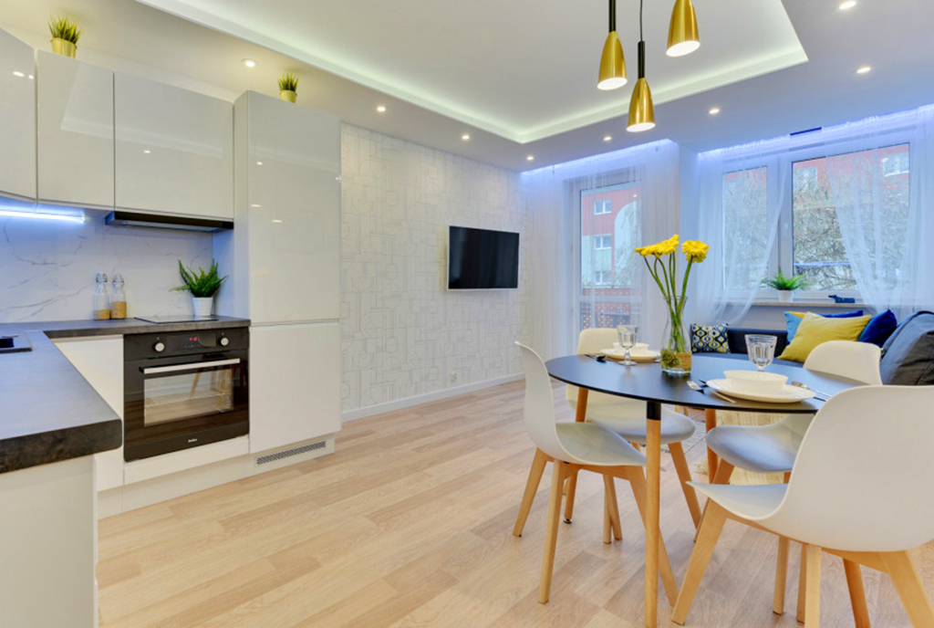 widok z salonu na aneks kuchenny w ekskluzywnym apartamencie do sprzedaży Gdańsk
