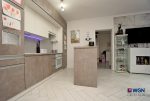 zabudowana praktycznie kuchnia w luksusowym apartamencie do sprzedaży Konin (okolice)