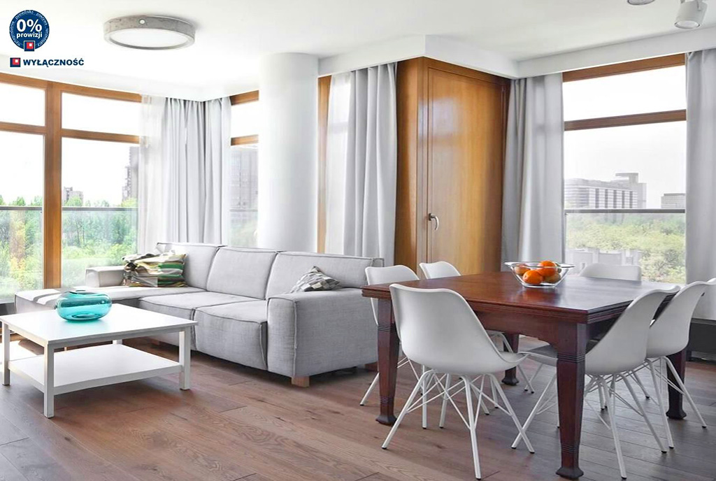 imponujący nieskazitelną elegancją pokój gościnny w luksusowym apartamencie na sprzedaż Legnica