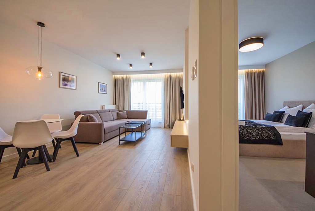 słoneczne wnętrze luksusowego apartamentu do wynajęcia Szczecin