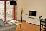 imponujący salon w luksusowym apartamencie na wynajem nad morzem