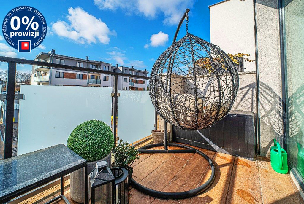 przepięknie zaaranżowany taras przy ekskluzywnym apartamencie do sprzedaży Bolesławiec