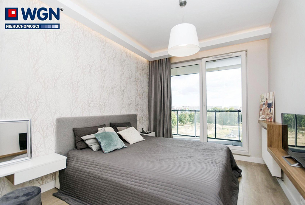 na pierwszym planie sypialnia w luksusowym apartamencie do sprzedaży Gdańsk