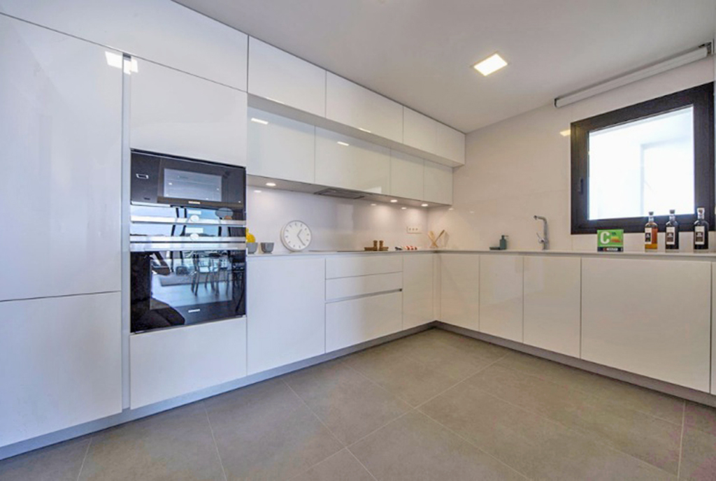 zabudowana kuchnia w ekskluzywnym apartamencie na sprzedaż Hiszpania (Costa Blanca Cumbre Del Sol)