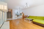 wytworny pokój dzienny w luksusowym apartamencie do wynajmu Bolesławiec