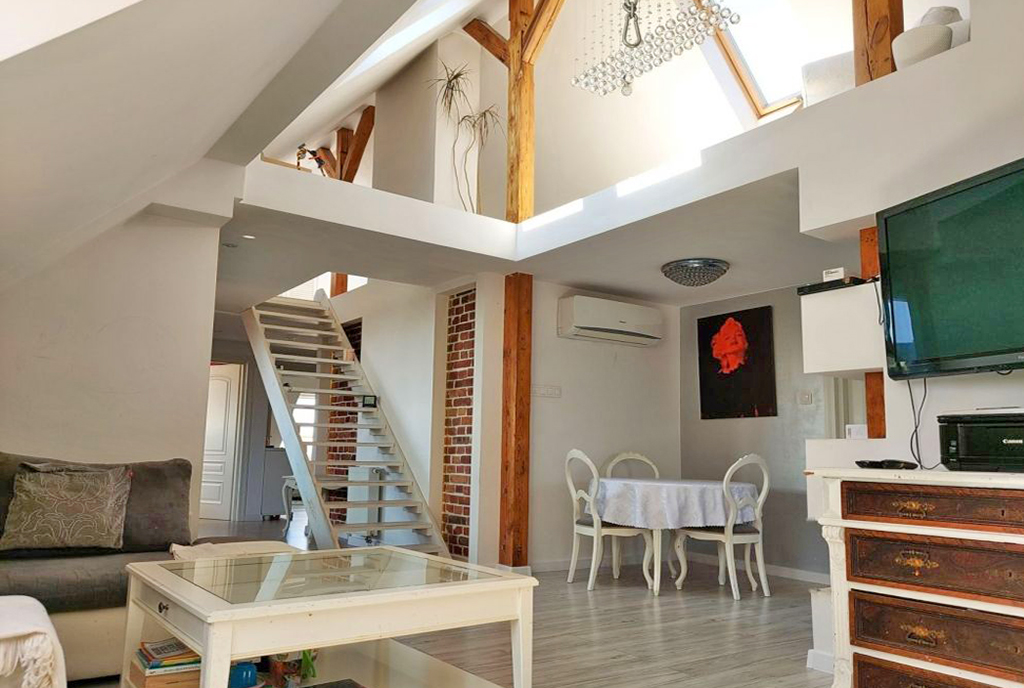 słoneczne i przestronne wnętrze luksusowego apartamentu na sprzedaż Legnica (okolice)